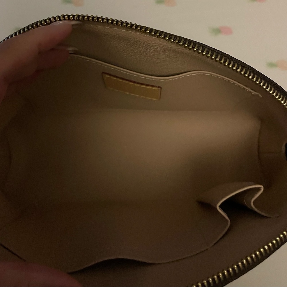 Cosmetic Bag - Picture 3 of 5